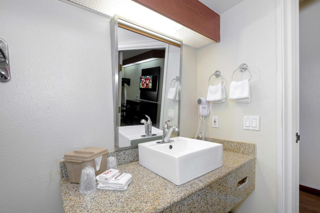 Chesapeake Inn And Suites Lexington Park Patuxent River Naval Air Station California Eksteriør bilde
